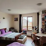 Апартаменти Ivavev Cedarlodge *