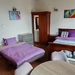 Апартаменти Ivavev Cedarlodge